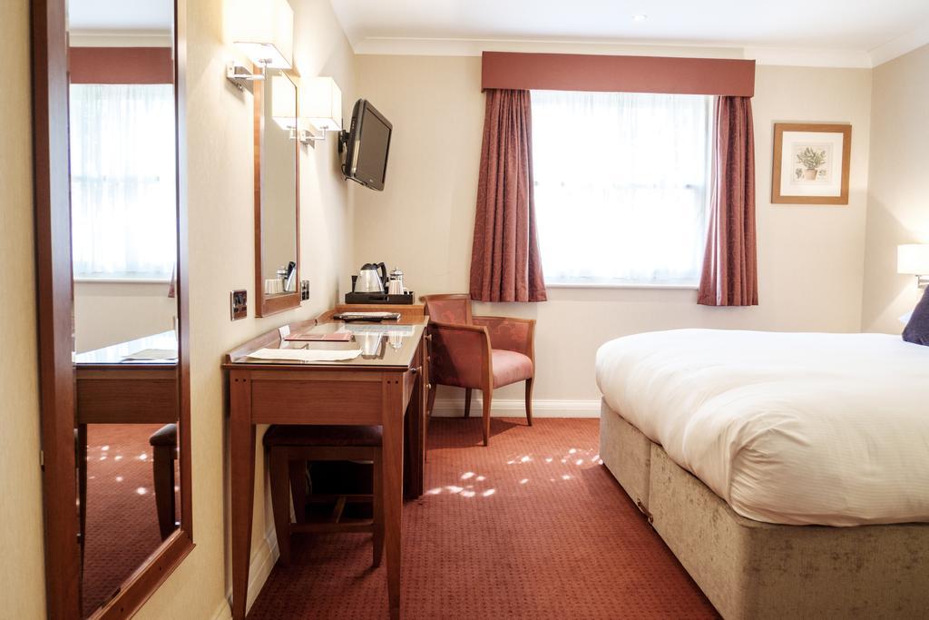 The Red Lion Hotel Hillingdon Eksteriør bilde